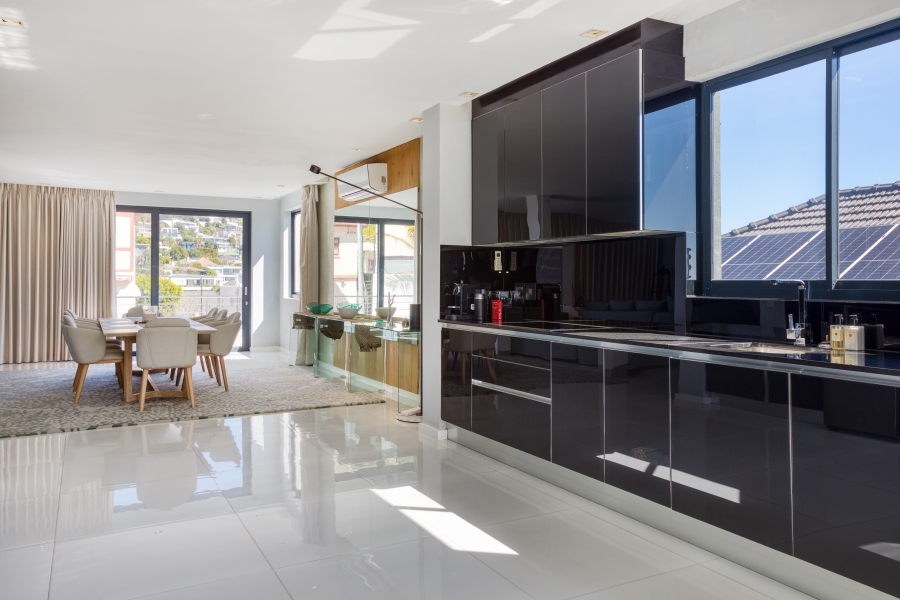 6 Bedroom Property for Sale in Fresnaye Western Cape